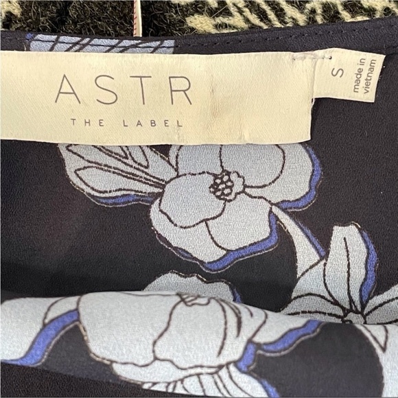 ASTR the Label Floral Wrap Dress - Picture 4 of 4